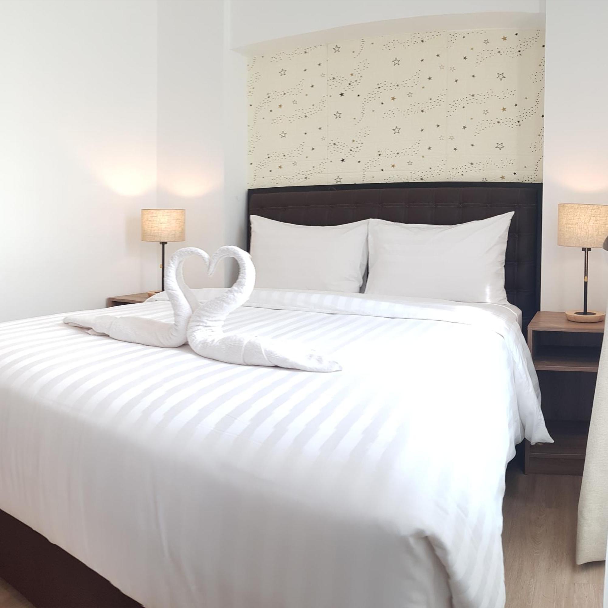 Bening Boutique Hotel Managed By Salak Hospitality Bekasi Exterior photo