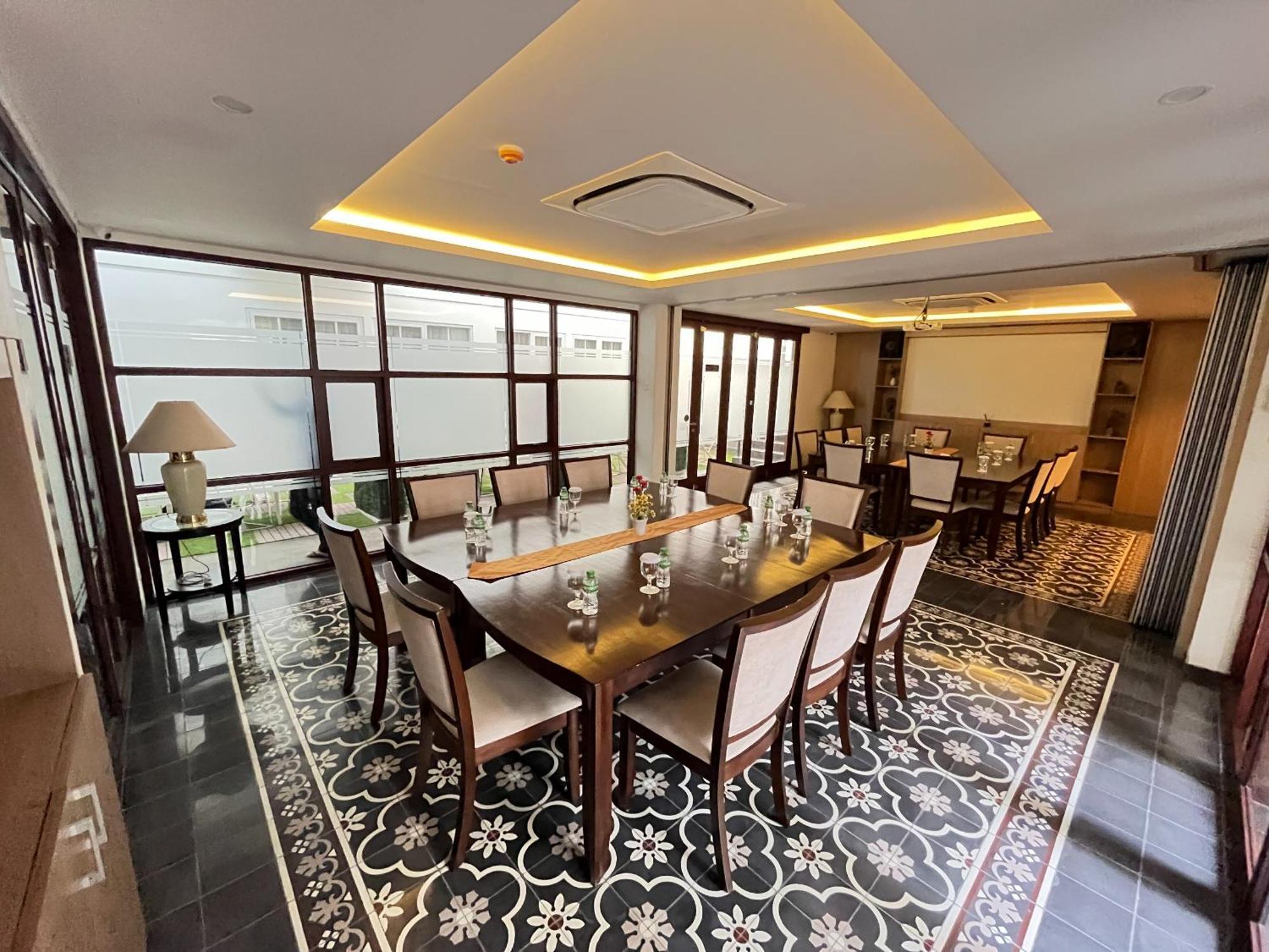 Bening Boutique Hotel Managed By Salak Hospitality Bekasi Exterior photo